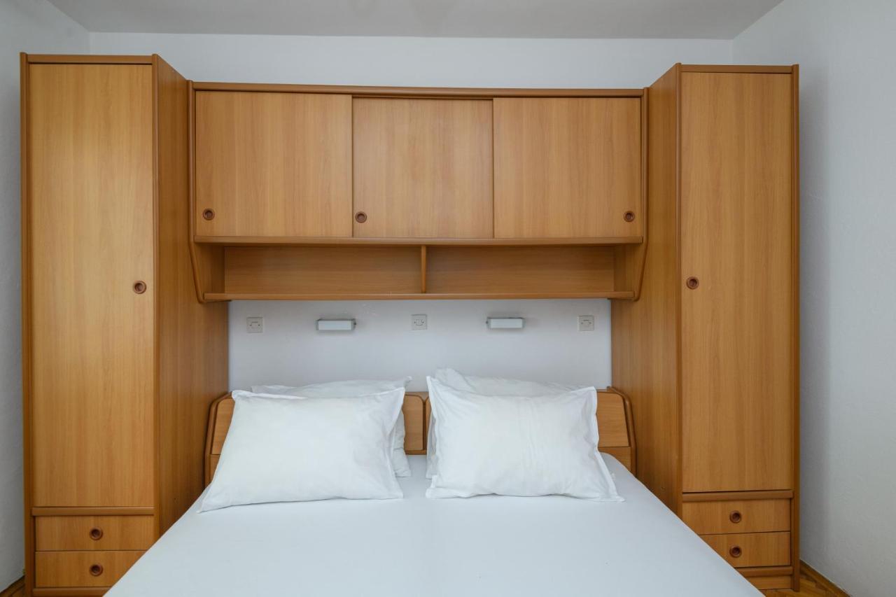 Apartment Mario - Veliki Stan Za Odmor - Terasa- Vrt - Bazen - Pogled More, Izoliran Orašac Zewnętrze zdjęcie