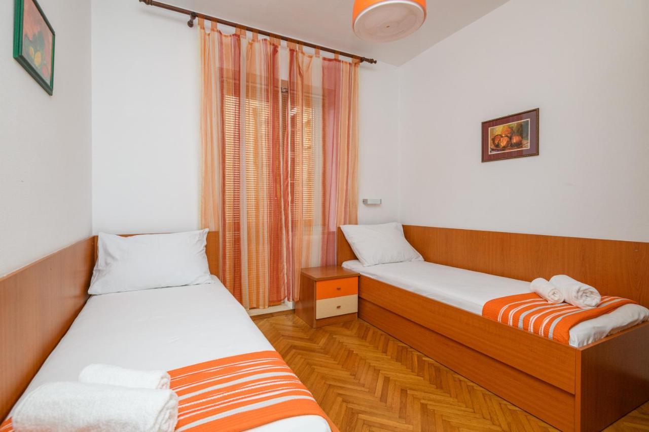 Apartment Mario - Veliki Stan Za Odmor - Terasa- Vrt - Bazen - Pogled More, Izoliran Orašac Zewnętrze zdjęcie