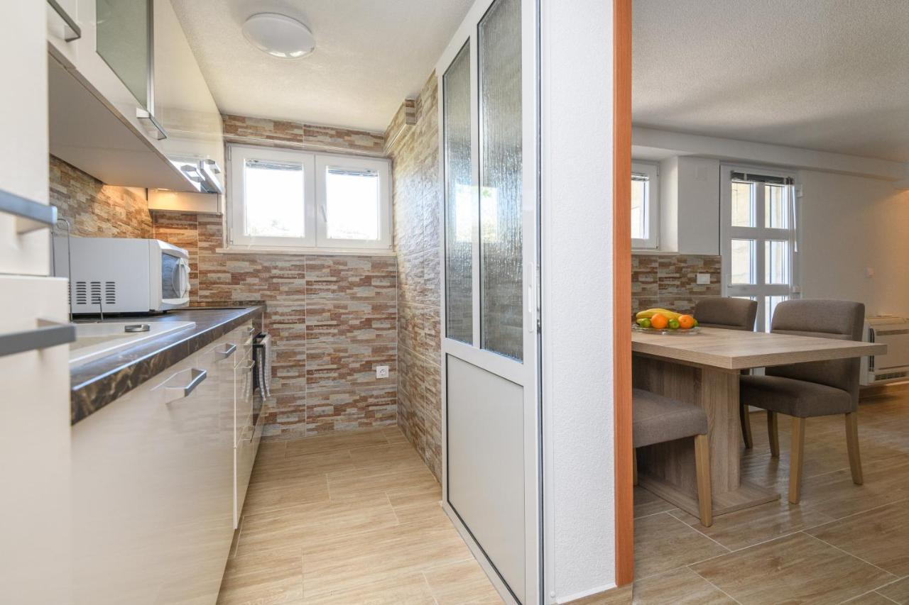Apartment Mario - Veliki Stan Za Odmor - Terasa- Vrt - Bazen - Pogled More, Izoliran Orašac Zewnętrze zdjęcie