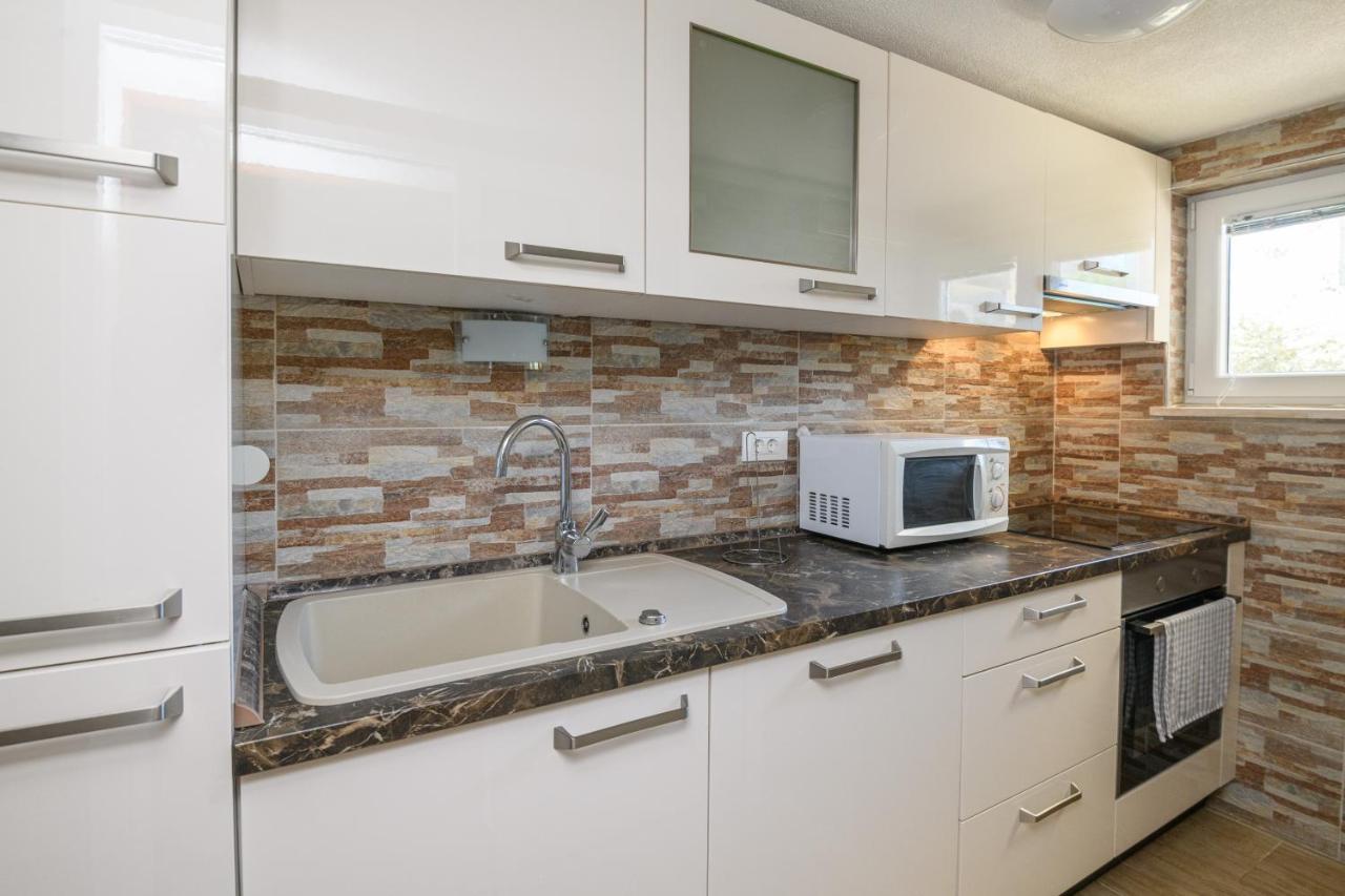 Apartment Mario - Veliki Stan Za Odmor - Terasa- Vrt - Bazen - Pogled More, Izoliran Orašac Zewnętrze zdjęcie