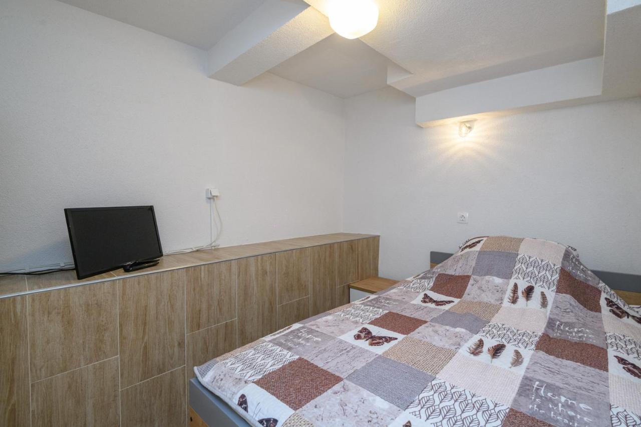 Apartment Mario - Veliki Stan Za Odmor - Terasa- Vrt - Bazen - Pogled More, Izoliran Orašac Zewnętrze zdjęcie