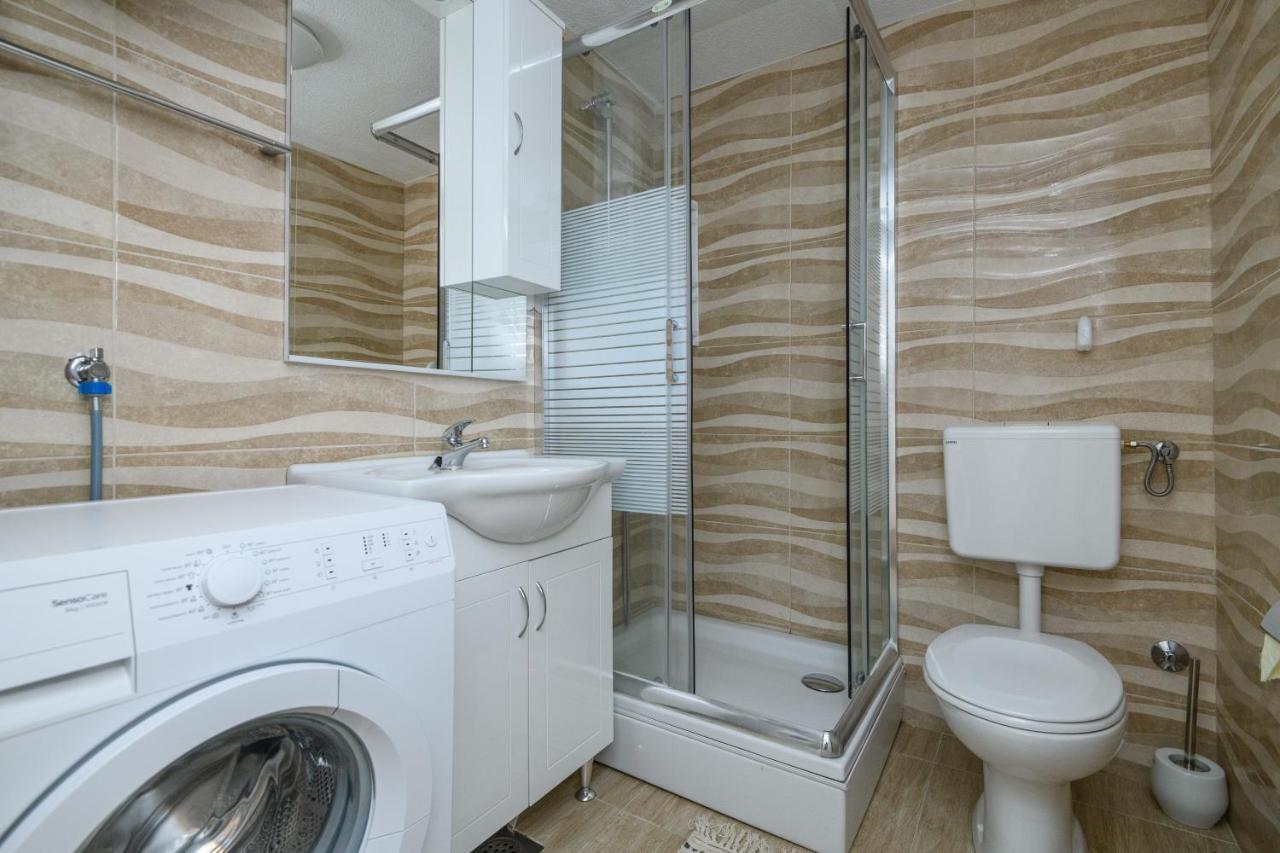 Apartment Mario - Veliki Stan Za Odmor - Terasa- Vrt - Bazen - Pogled More, Izoliran Orašac Zewnętrze zdjęcie