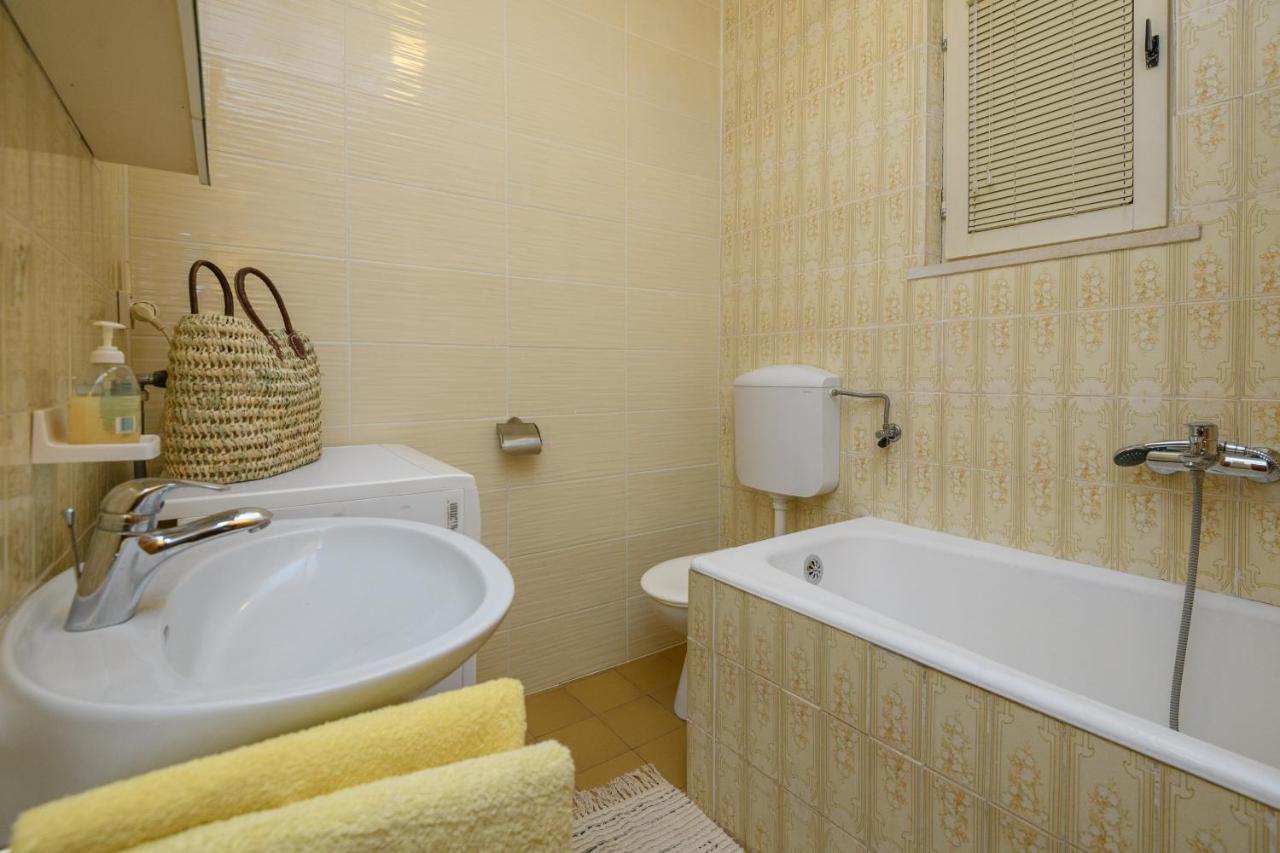 Apartment Mario - Veliki Stan Za Odmor - Terasa- Vrt - Bazen - Pogled More, Izoliran Orašac Zewnętrze zdjęcie