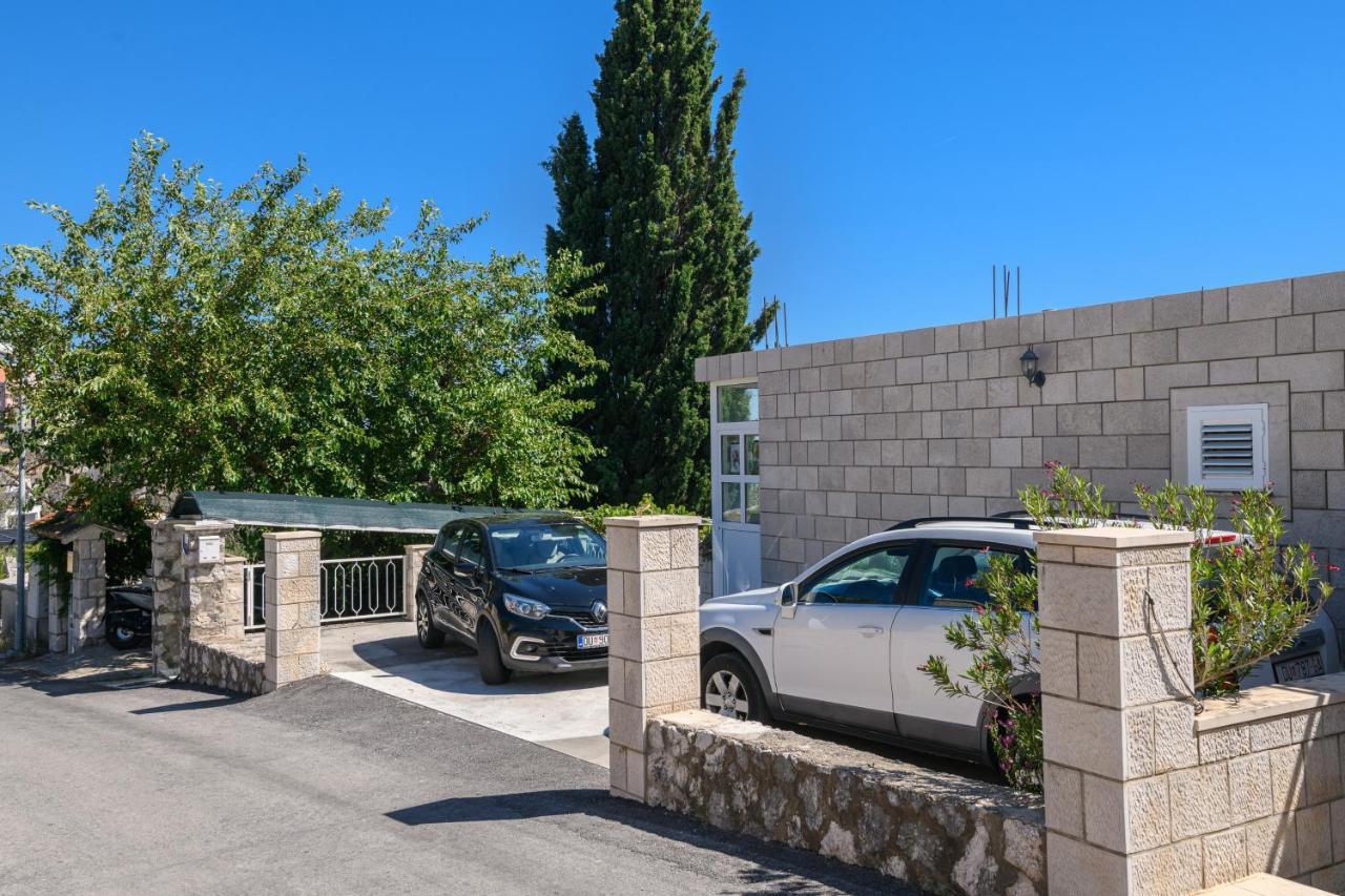 Apartment Mario - Veliki Stan Za Odmor - Terasa- Vrt - Bazen - Pogled More, Izoliran Orašac Zewnętrze zdjęcie
